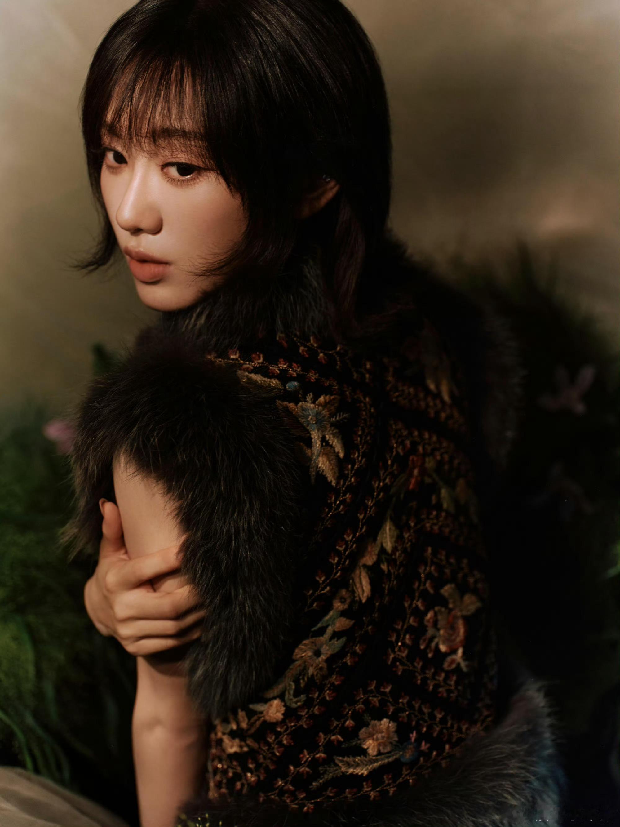闫妮的女儿邹元清都长这么大了看《生逢其时》才发现曹思原来是闫妮的女儿邹元清！褪去