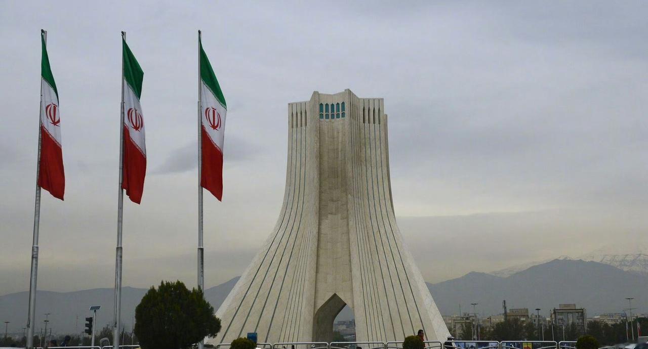 距离美军动手的时间点又近了一步，英国连外交人员都召回了。

英国政府官方网站发布