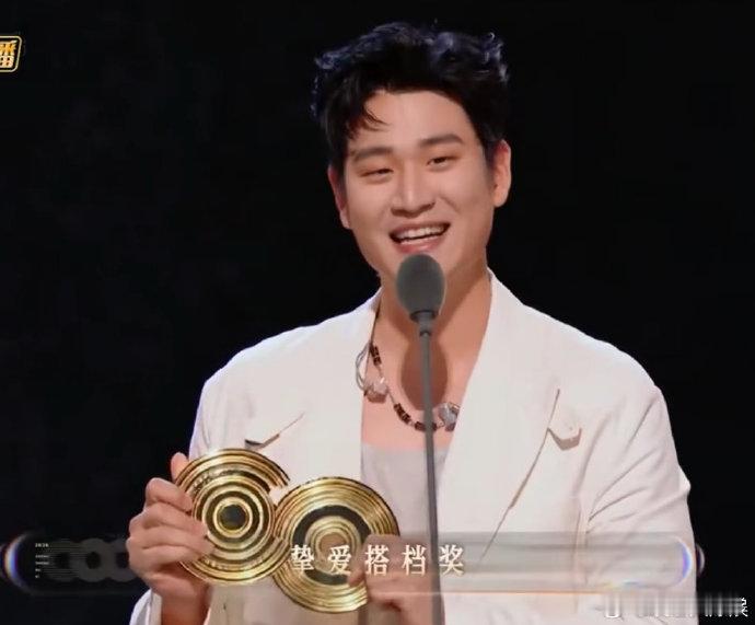 汪苏泷周兴哲微博网友挚爱搭档 恭喜泷泷和周兴哲！这对搭档的适配度直接拉满，合唱的