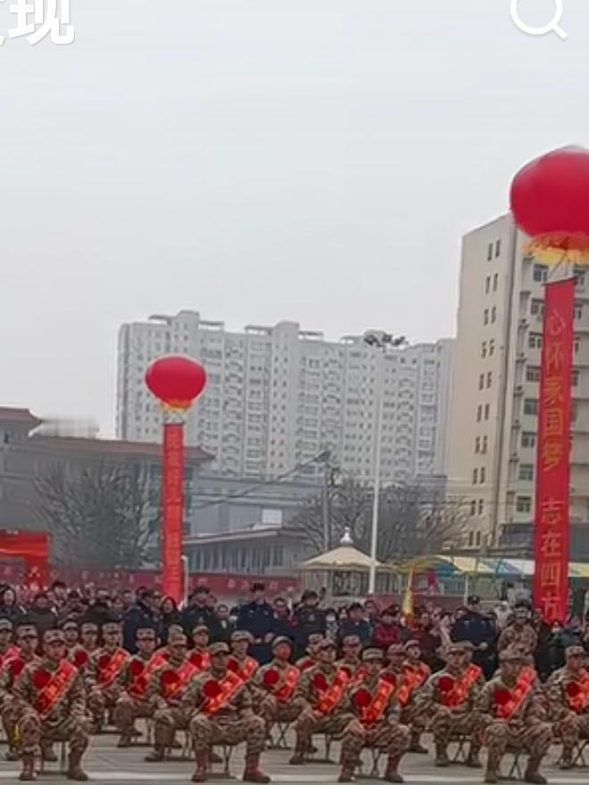 这几天，中国又像是过大年，到处张灯结彩，锣鼓喧天，欢天喜地，一片祥和喜庆的景象。