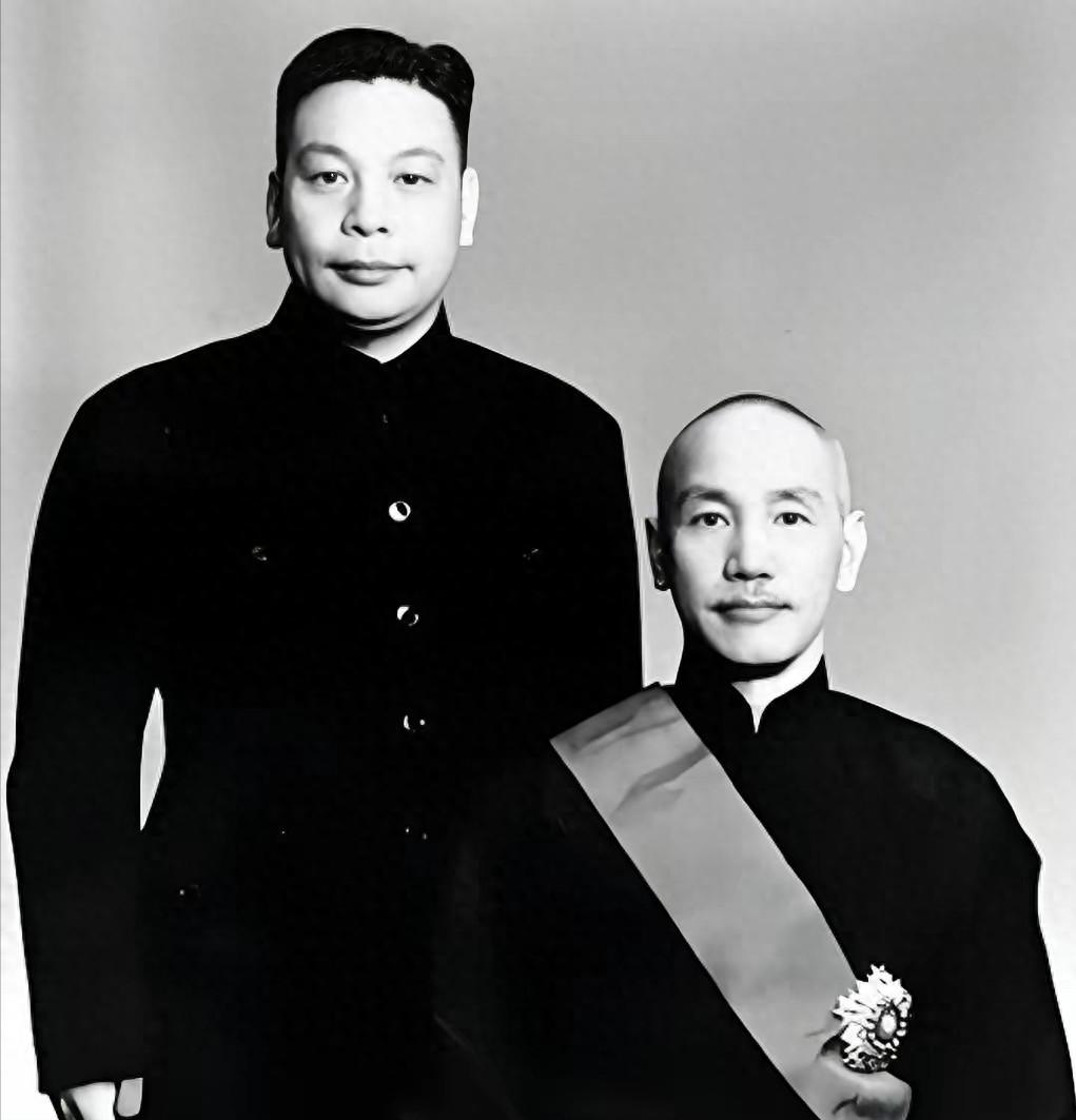 蒋介石、蒋经国归葬大陆大戏：50年浮厝悬案终被后人启动，奉化墓地已选好，家族三派