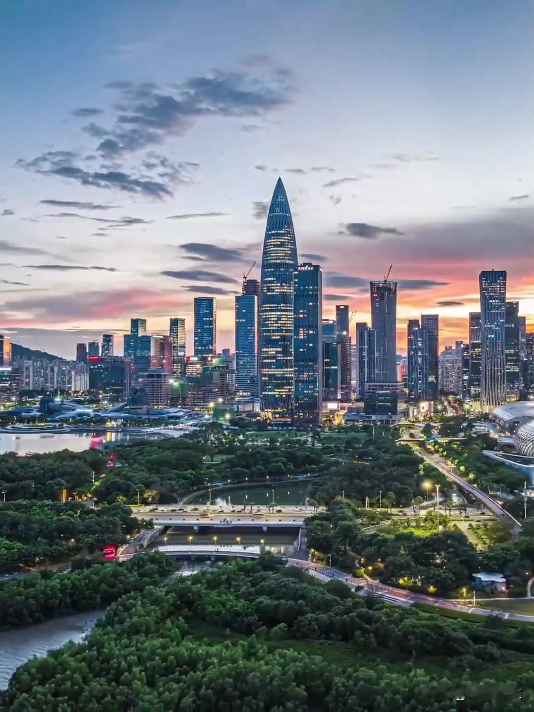 观深圳发问：五千年民族遇百年纠缠，未来5000年谁主沉浮？
 
站在深圳这片开放