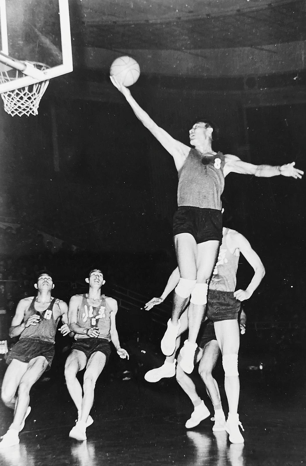 篮球捡史 1973年11月5日—20日，全国篮球联赛第二阶段分别在杭州、南昌、合