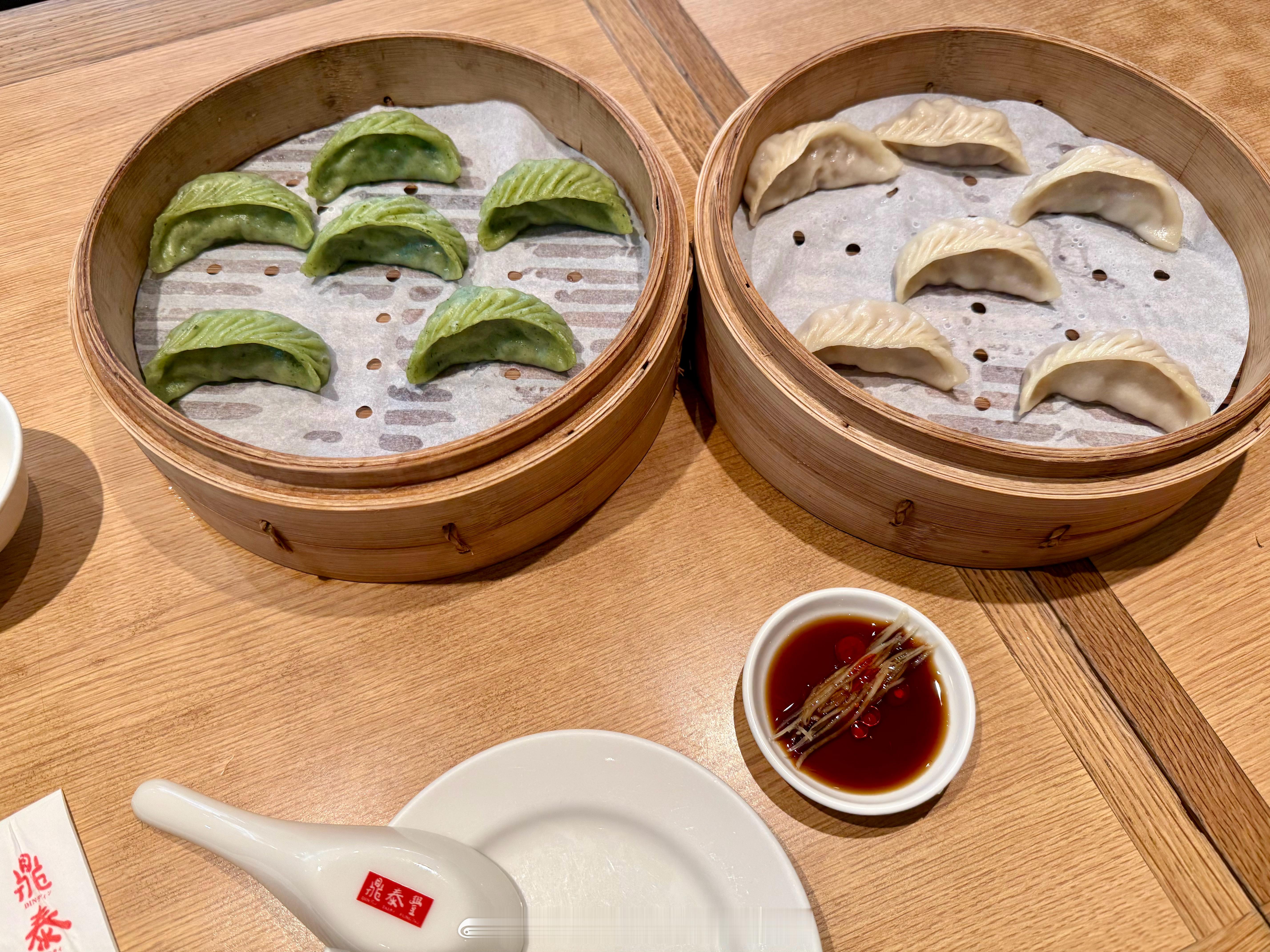 给你包饺子 小年 快乐！😋王一博酷存live祝大家小年快乐💚 