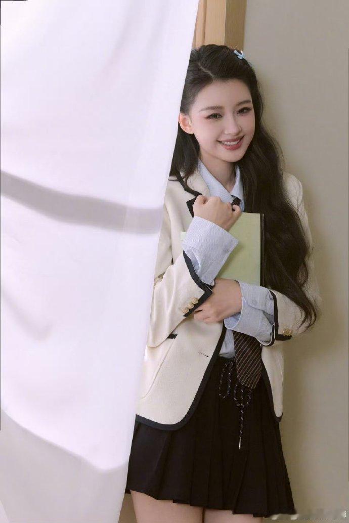 孙怡回应初舞台说想拿冠军直率坦白的小可爱，嘴上坚持想拿冠军，心里又默默认清实力，