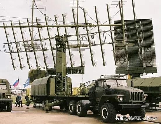 俄军1辆价值约1亿美刀的Nebo-SVU预警雷达在昨晚乌克兰无人机袭击中报废。该