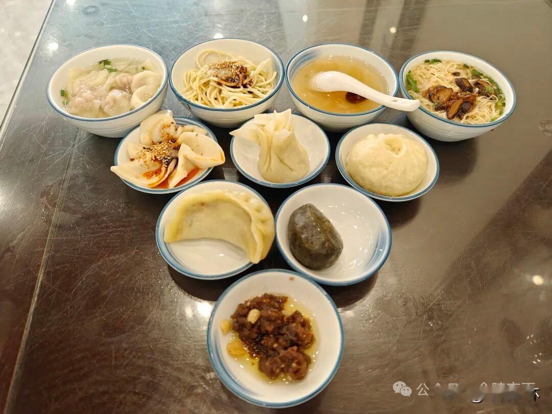 男人喜欢什么样的女人

王花花很喜欢听我胡说八道，有一次我说女人都喜欢到底的男人