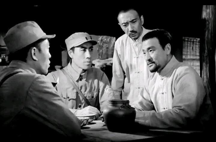 1966年的经典黑白抗战影片《三进山城》，承载着几代人的银幕记忆。影片中，八路军