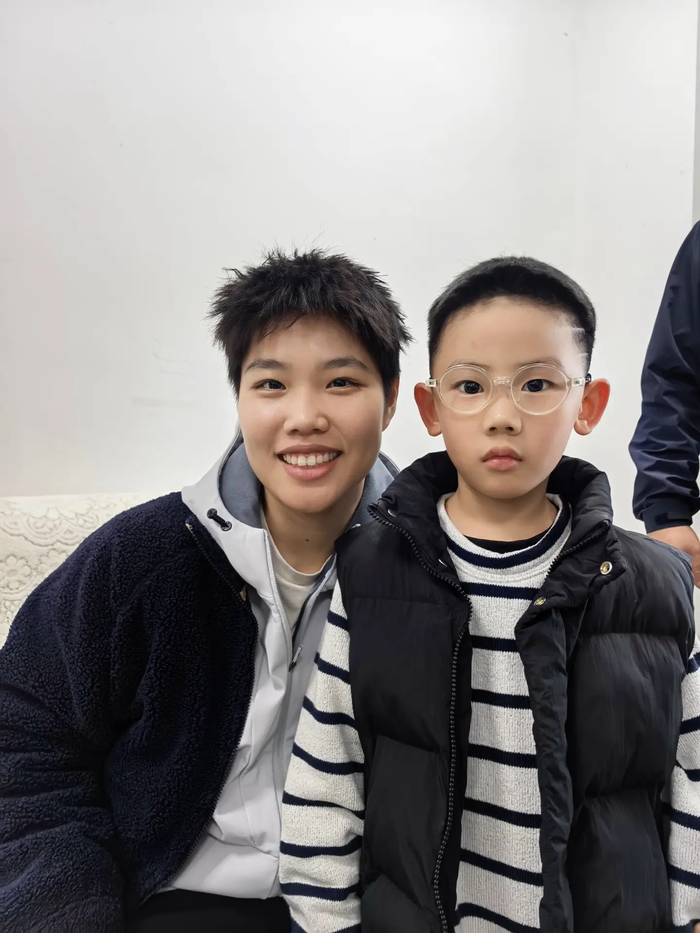 等我小了，我也要和黄东萍贴贴