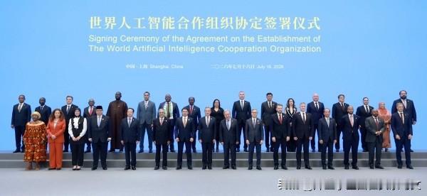 29国齐聚上海建AI组织，美国为何缺席？一个焊工给你讲透两种科技路线：

普通人