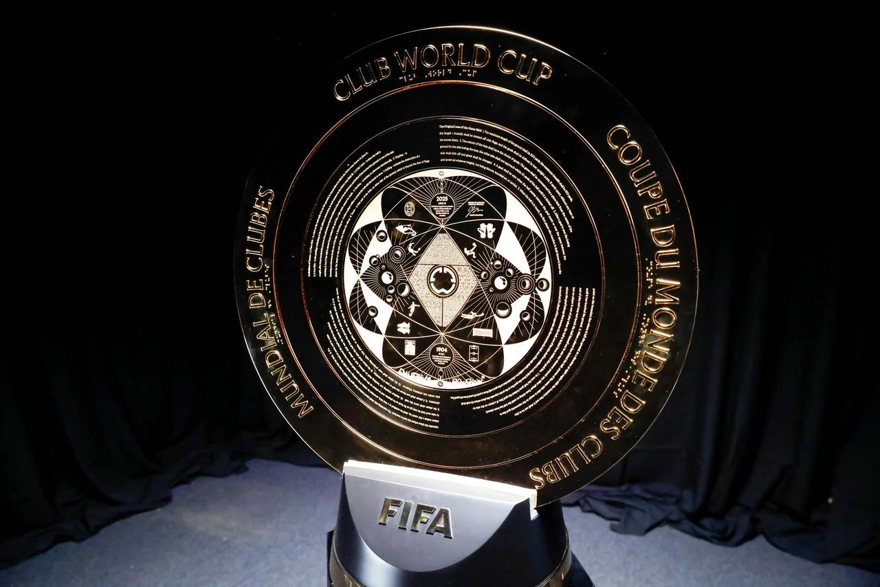 2025 FIFA 世俱杯奖杯中国行将于 3 月 11 日来到重庆解放碑，这是世