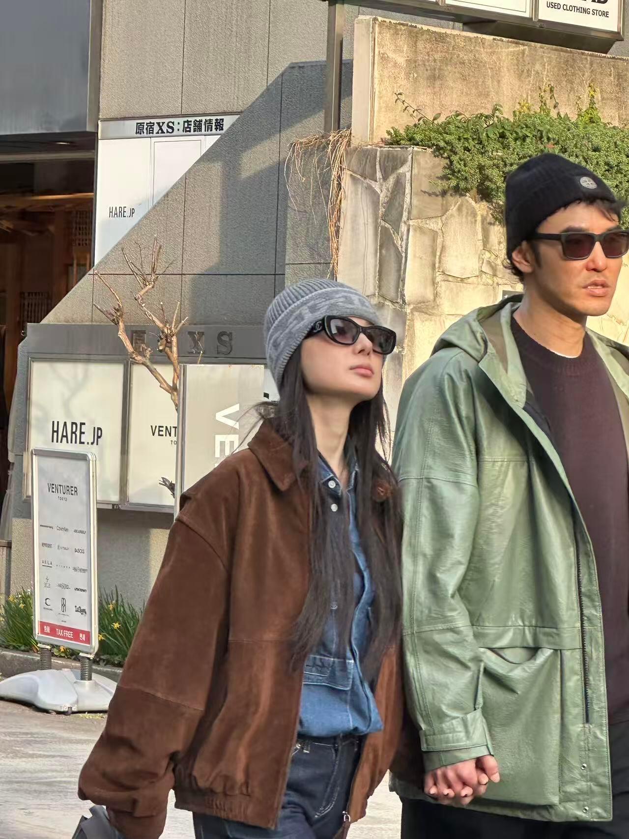 万能的街溜子网友哈哈哈哈 啥都能拍到网友偶遇阮经天和女友逛街阮经天和女友十指紧扣