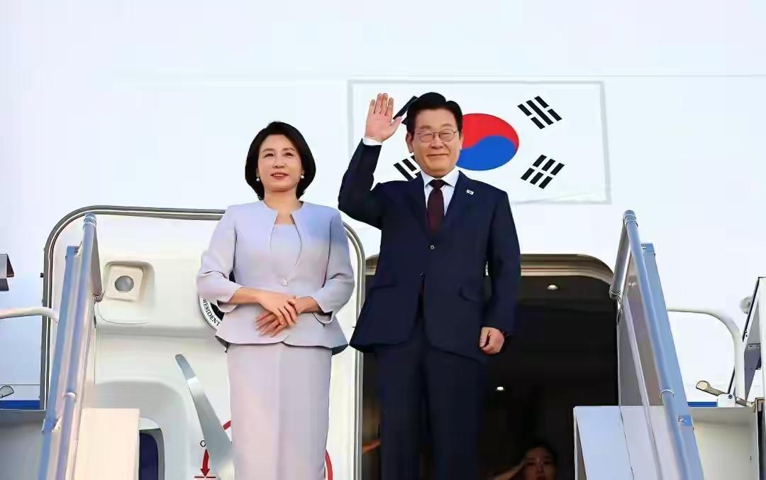 中方红毯迎客，韩方四大财阀抵京，高市瘪嘴偷笑，日本憋了个坏招