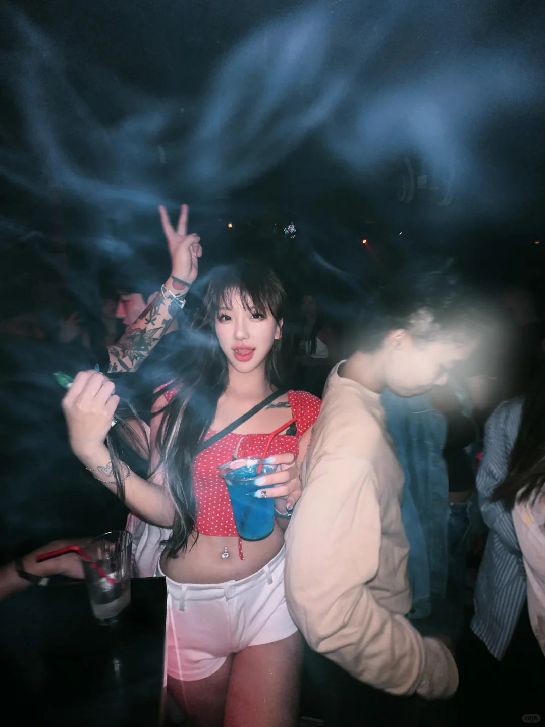 在舞池遇到的女生..