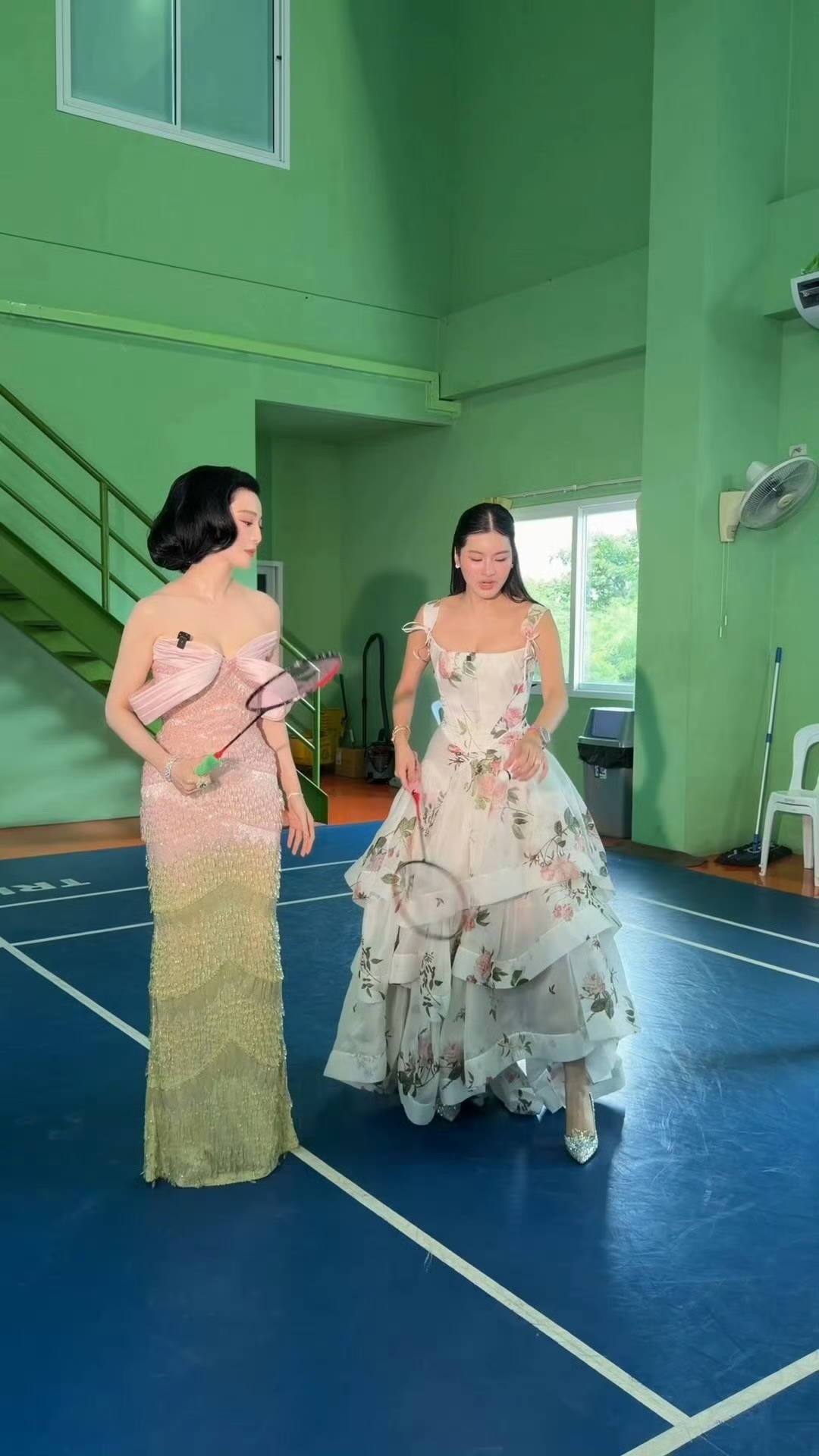 我和我同学打羽毛球be like： 