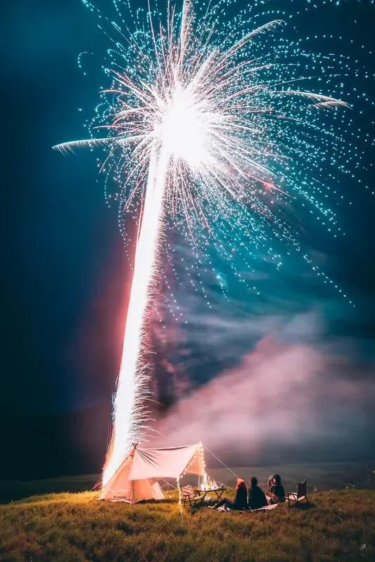 朋友辞掉了打拼多年的工作，回了老家
听到这个消息，我十分震惊
我问他，好好的，发