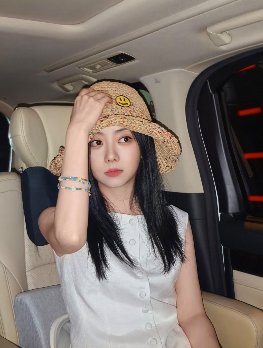 谭松韵戴帽子的一组日常图片～“相信细心的朋友们会发现自拍之前已经发过了猜你们想说