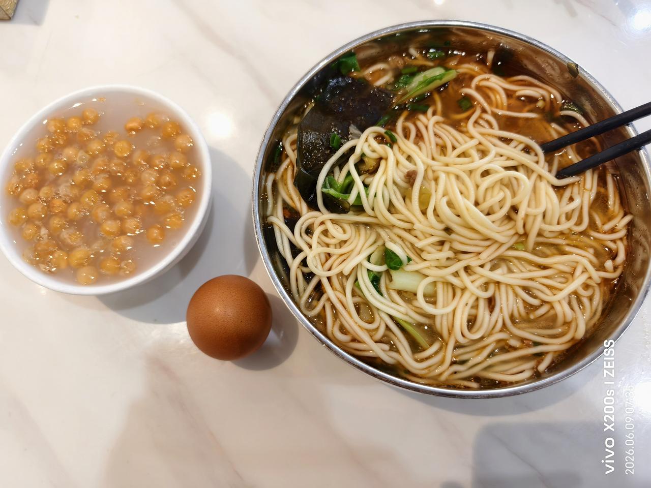 你的早餐会吃鸡蛋吗我的早餐会吃水煮毛鸡。