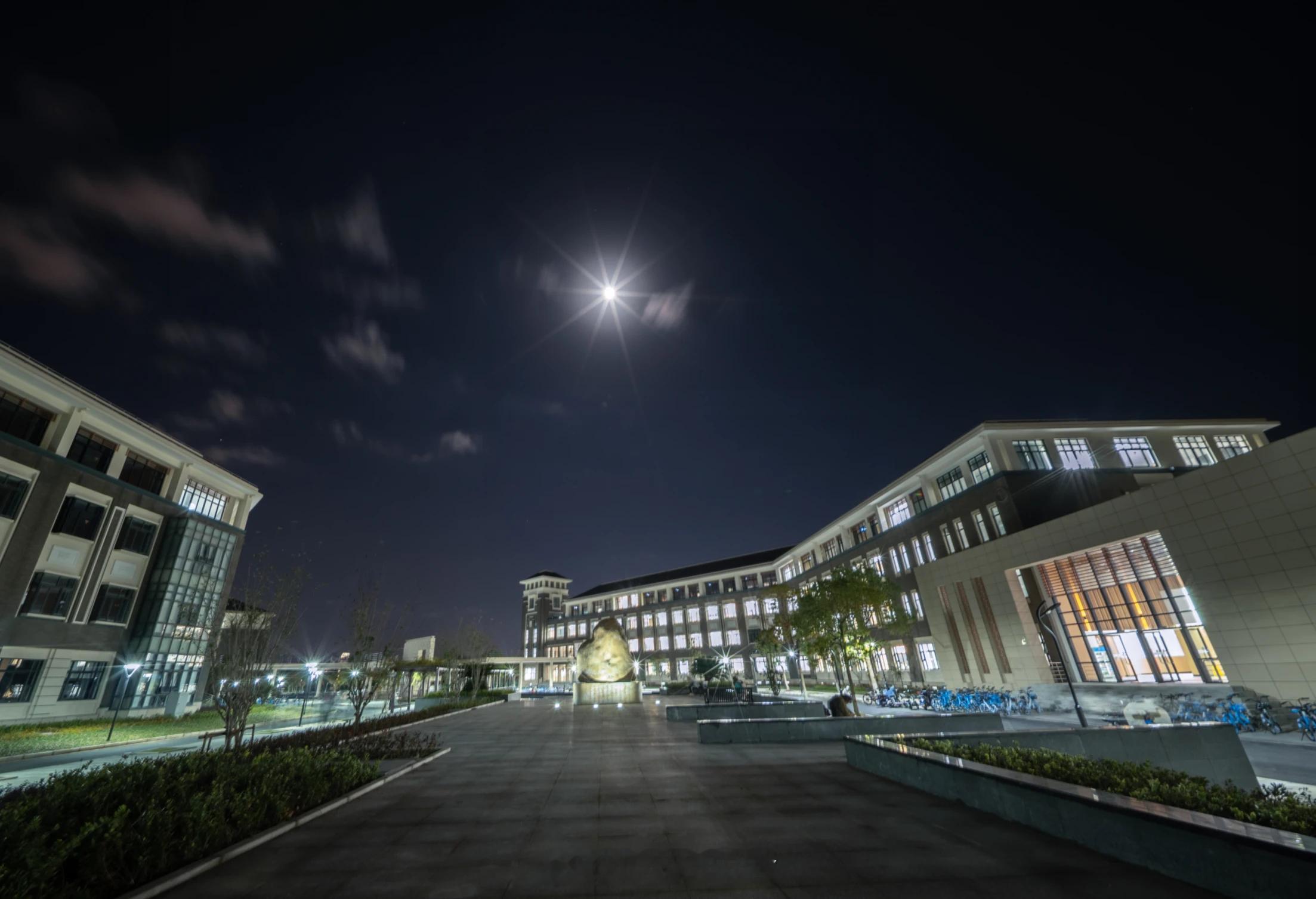 超级月亮 这是今年第几次了？ ​​​