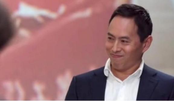 澳大利亚著名的反华教授李约翰，在节目中发表自己的反华观点时，主持人曾经突然对他说