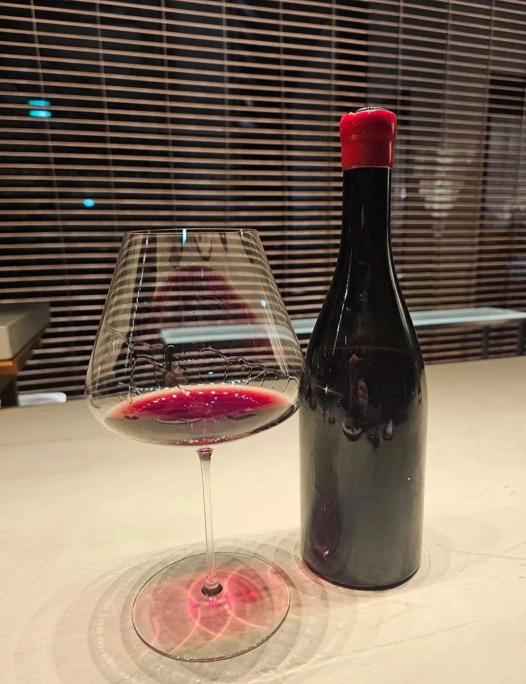 放了10年的红酒还能喝吗？葡萄酒的保质期是多久？看完涨知识了！

市面上瓶装红酒
