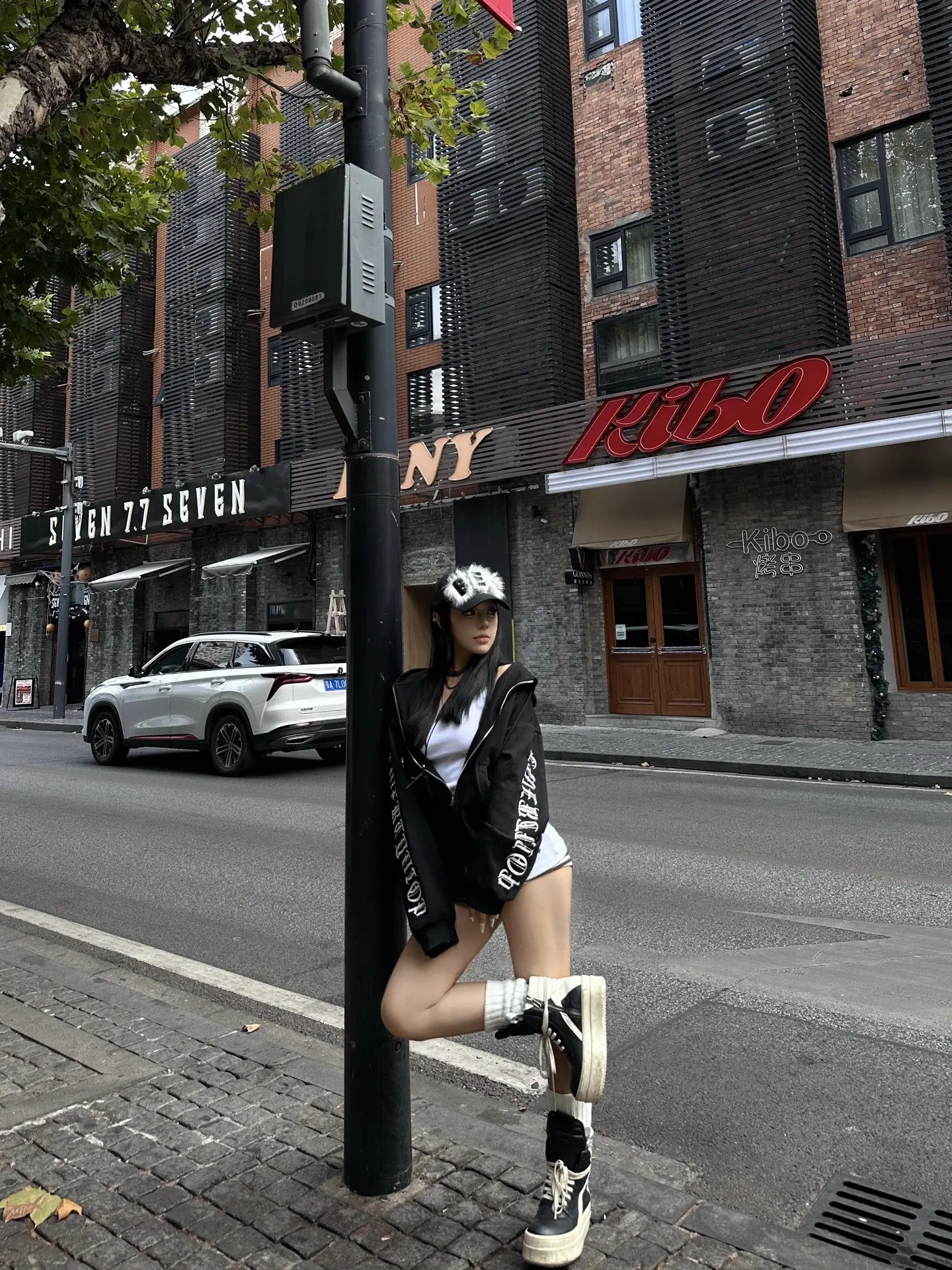 爱来爱去最后是月薪三千给人花了五千。