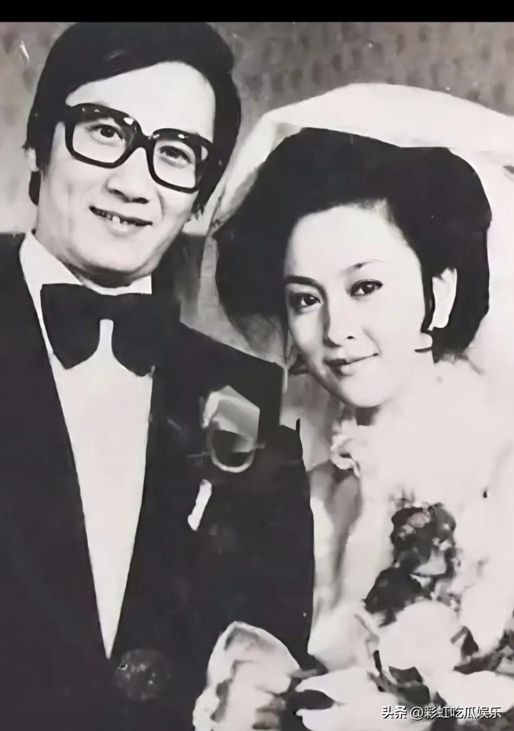 难怪甄珍最爱的人是谢贤，他们结婚时谢贤对她百依百顺，把她宠成公主。

甄珍嫁给刘