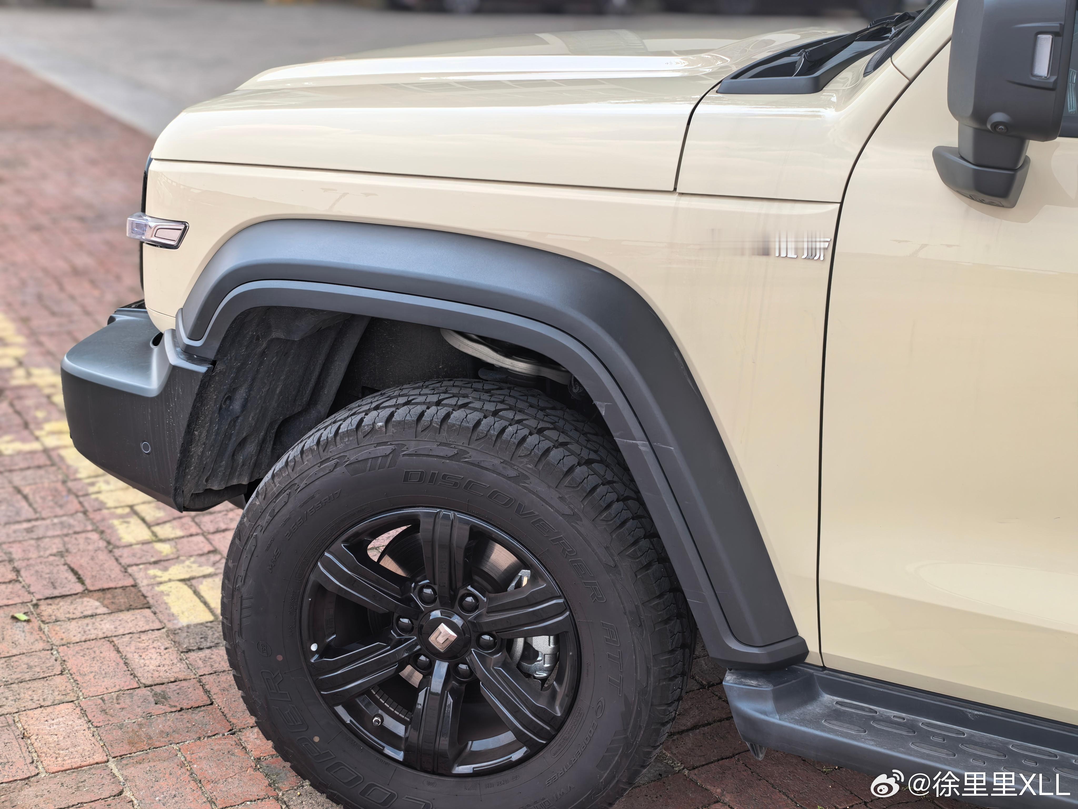 硬派越野有种很神奇的魔力。我不知道别人有没有这种想法，反正我有。那就是会让你再开