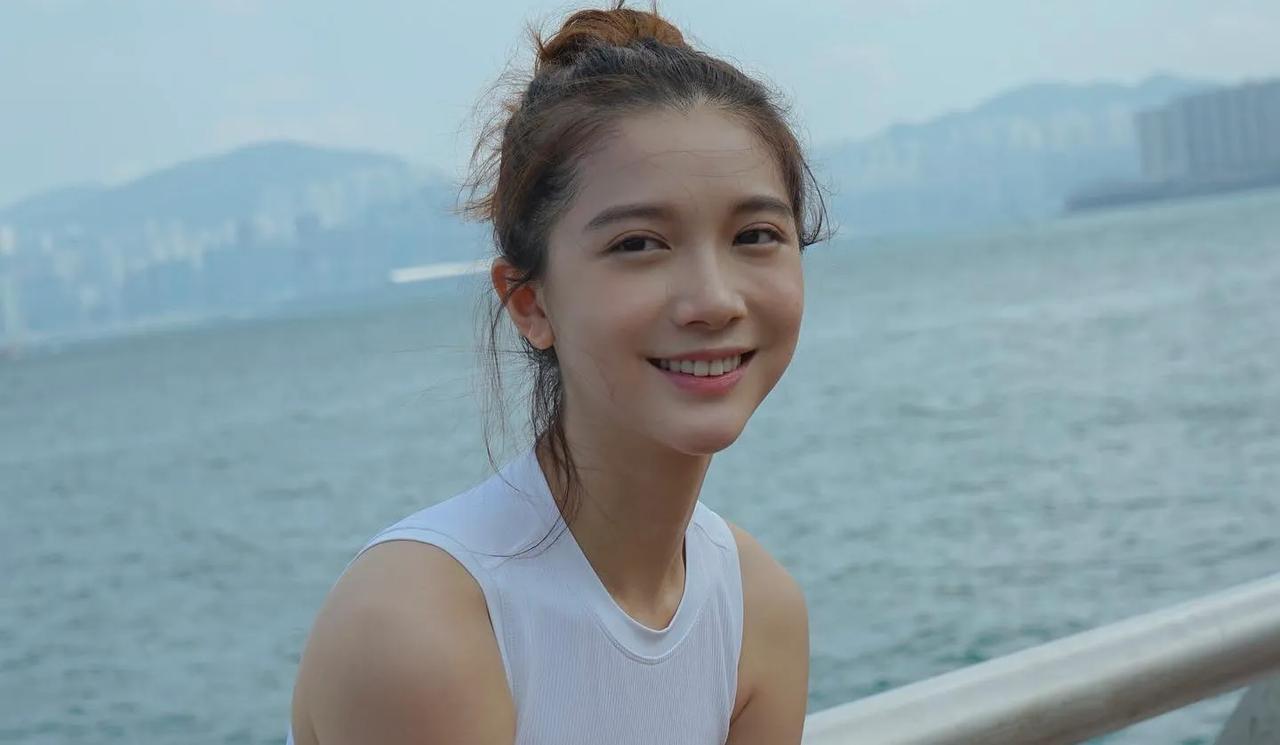香港。她给李泽楷生了一对龙凤胎？但和梁洛施一样，没结婚证。

58岁的大富豪李泽