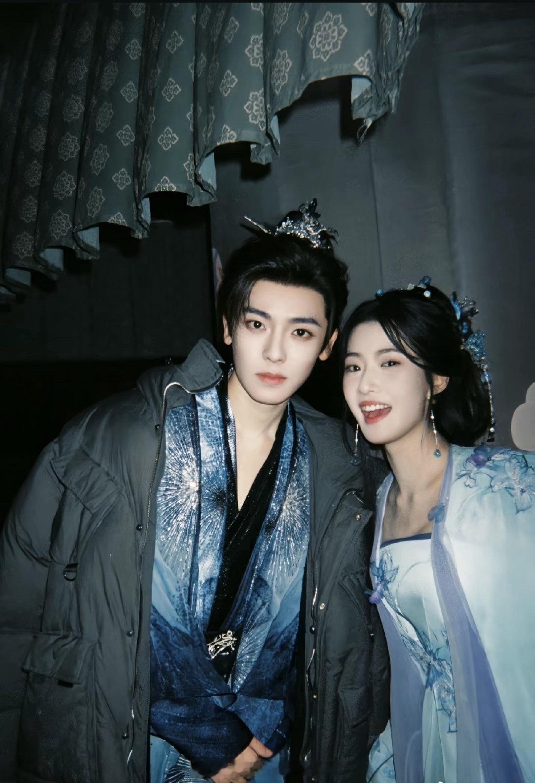 网传刘大锤爆料侯明昊、卢昱晓疑似恋爱，刘大锤关联账号说是造谣 