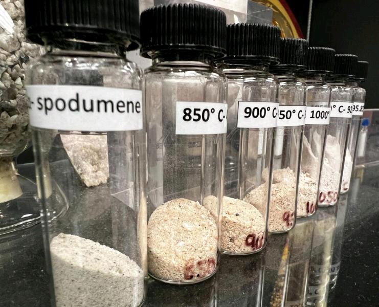 非洲国家津巴布韦暂停原矿出口，引发外界担忧供应会中断后，中国锂价2月26日大涨。