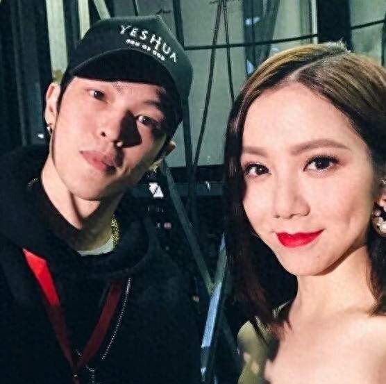 邓紫棋恋情长跑八年爆出喜讯，网传纽约低调完婚，粉丝炸开锅