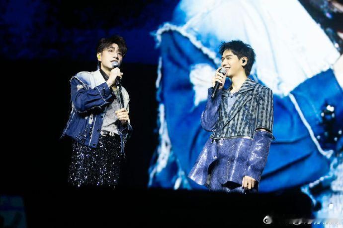 王铮亮不语只是一味的巡演王铮亮的演唱会定档广州了！6月28日，期待现场看到他的一