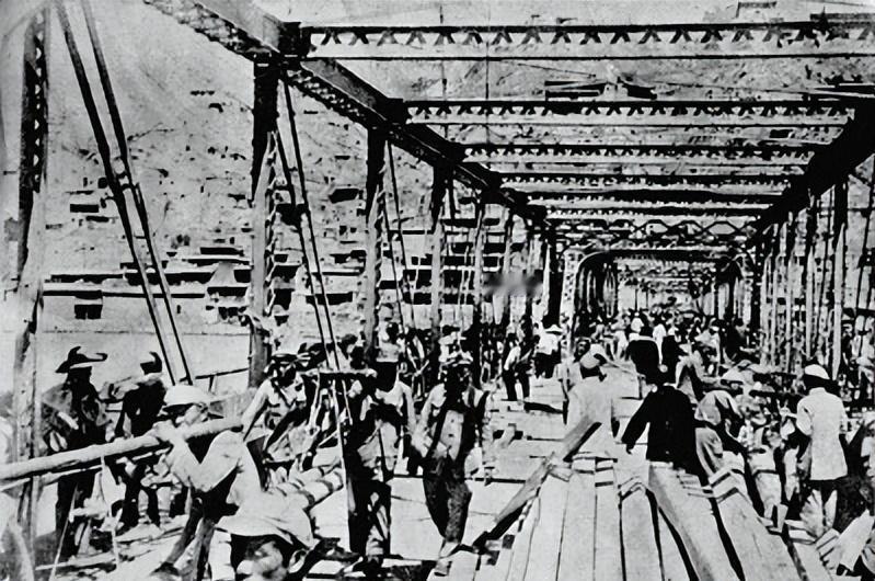 这座始建于1908年兰州黄河铁桥，也被叫做中山桥，其实和孙中山没有丝毫的关系，提