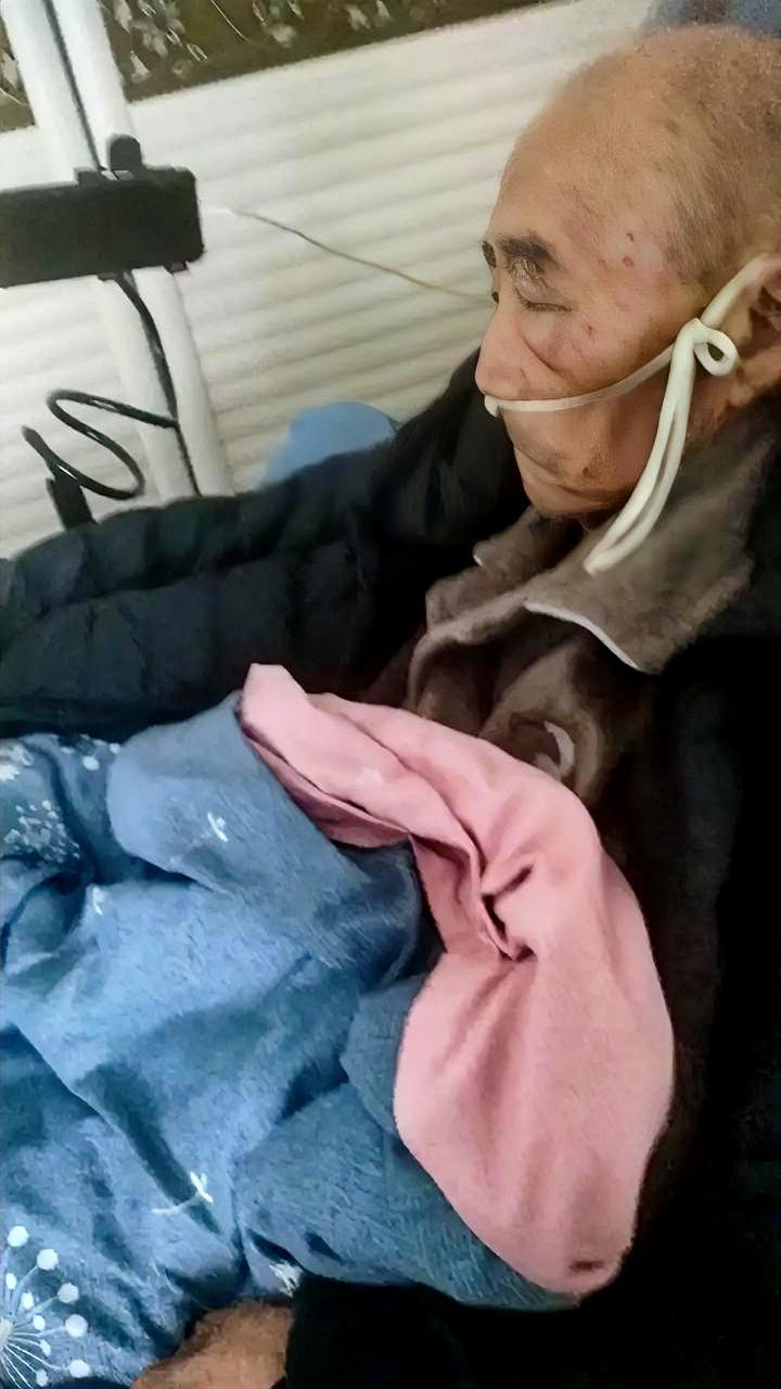 伺候瘫痪公公整整半年，没换来一句辛苦，反倒被大姑姐堵在病床前逼问：老头的存折到底