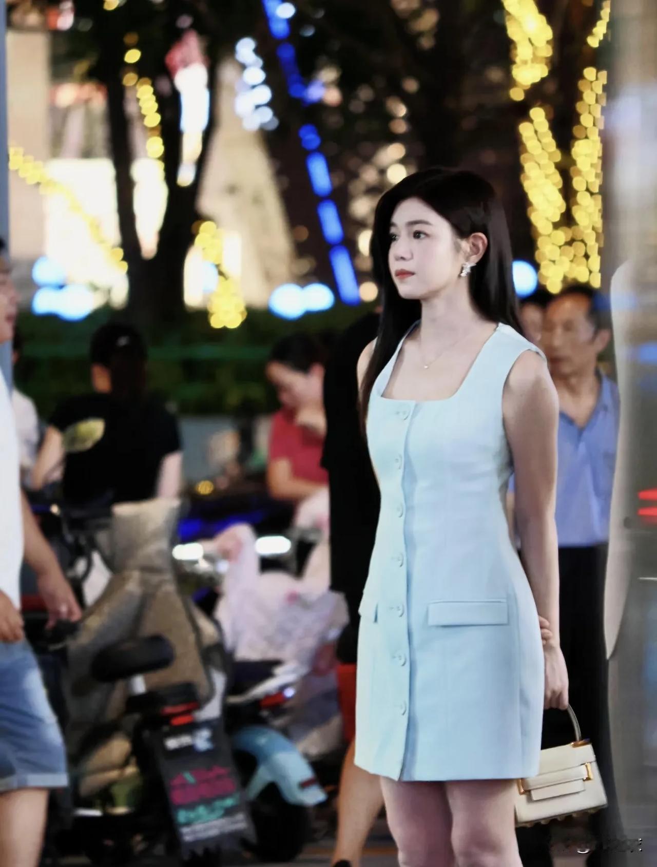 狙击蝴蝶看完我就喜欢陈妍希，也觉得陈妍希有点可惜，因为她在最美的年华去结婚生子。