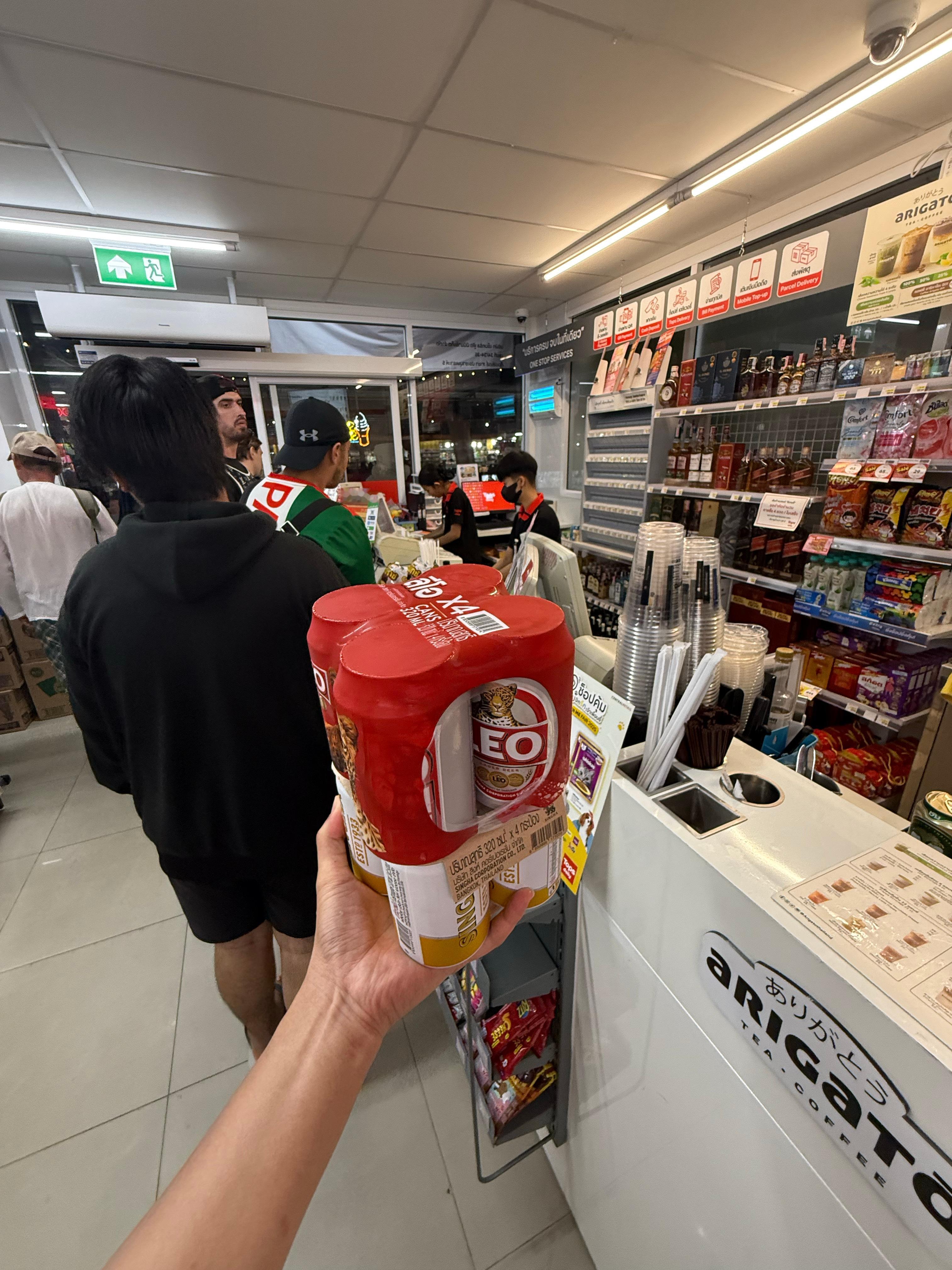 岳父喝high了，让我买几瓶回酒店接着喝。[doge]  