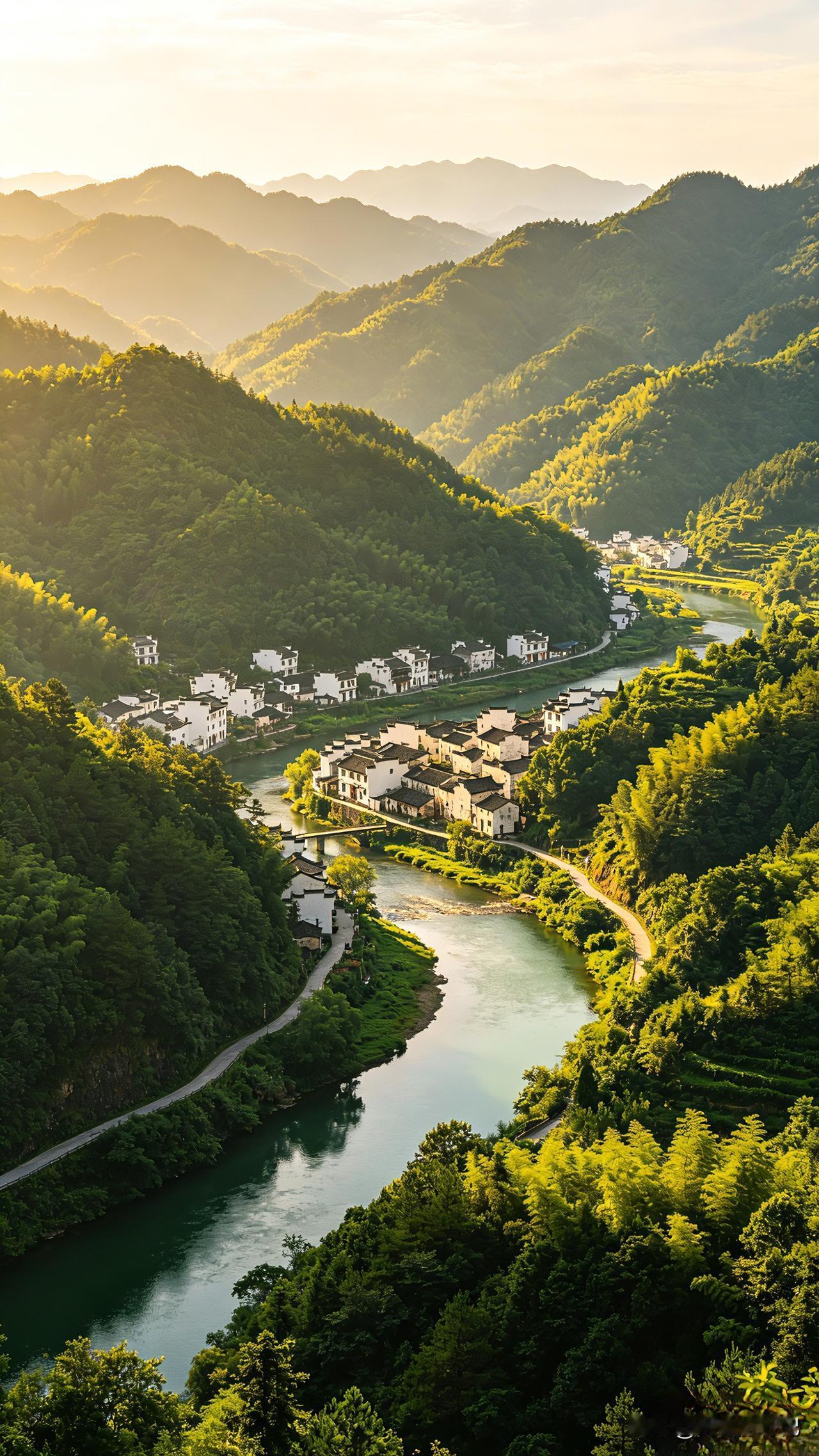 江西矿冶博物馆依凤凰湖而建，完整展现江西千年矿冶发展史，馆内青铜器、古矿图、现代