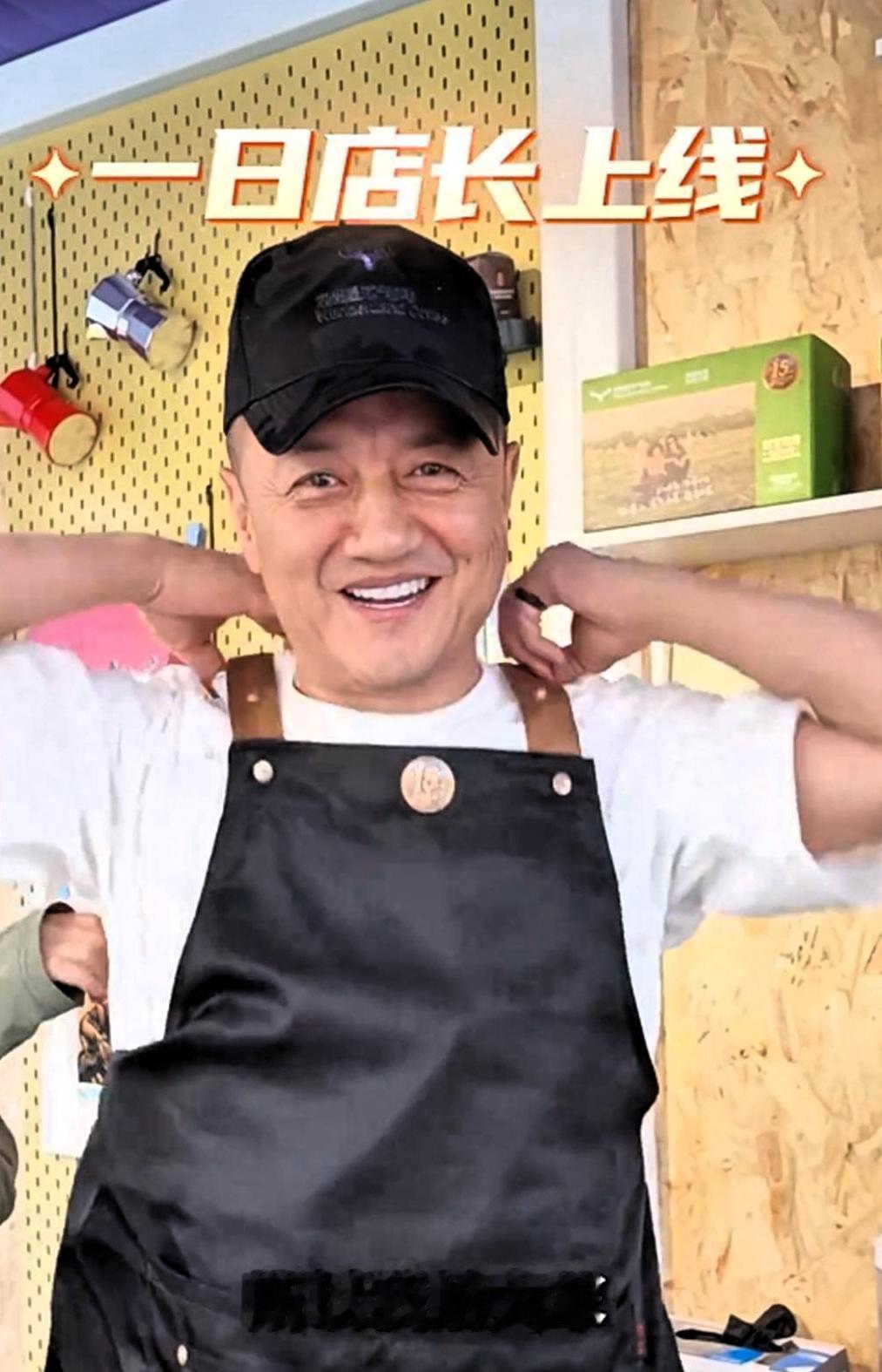 许久没看到李亚鹏一家人同框合照，这次在云南团聚的画面，看着格外暖心。
趁着闲暇时