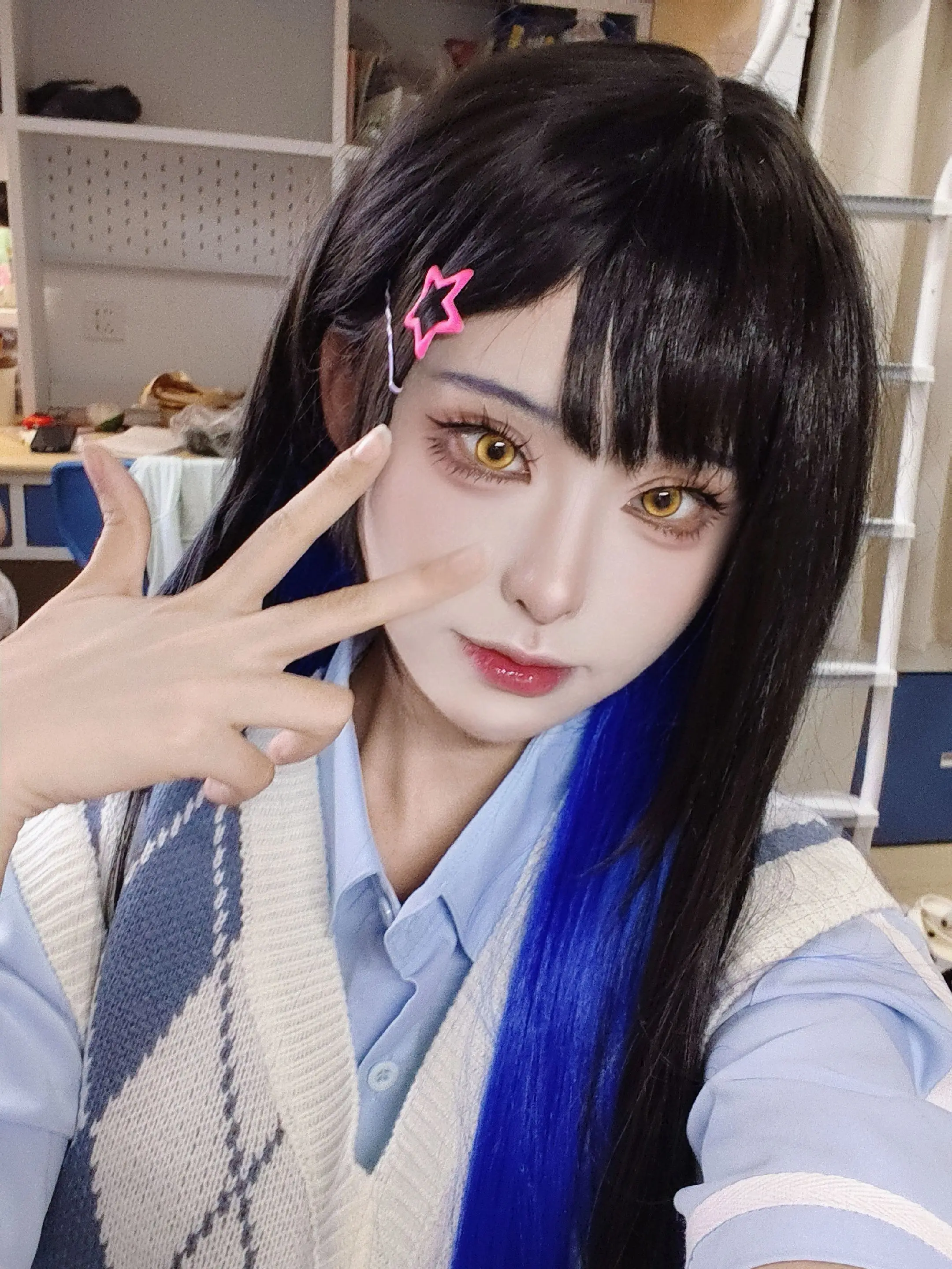 新假发试试妆，衣服配饰没到致歉