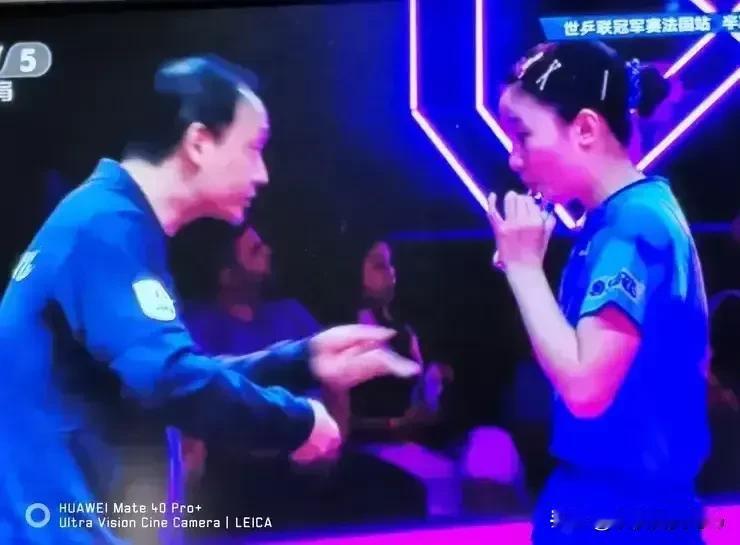 张本兄妹令人惊异的现象你发现了吗？
在刚刚结束的WTT法国冠军赛的两场半决赛，张
