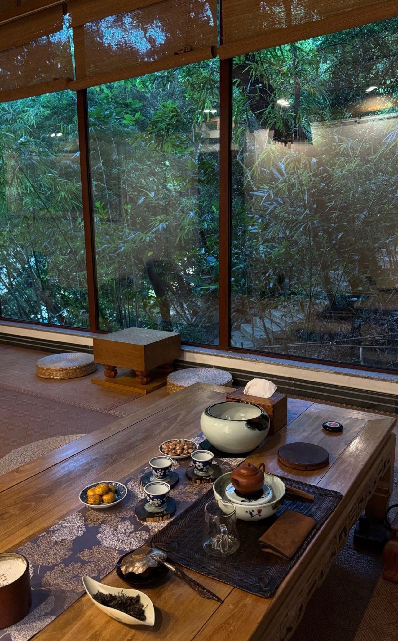 品茶赏器交友  简单如茶，是一种心境。它让我们抛却生活中的琐碎与烦恼，只专注于当