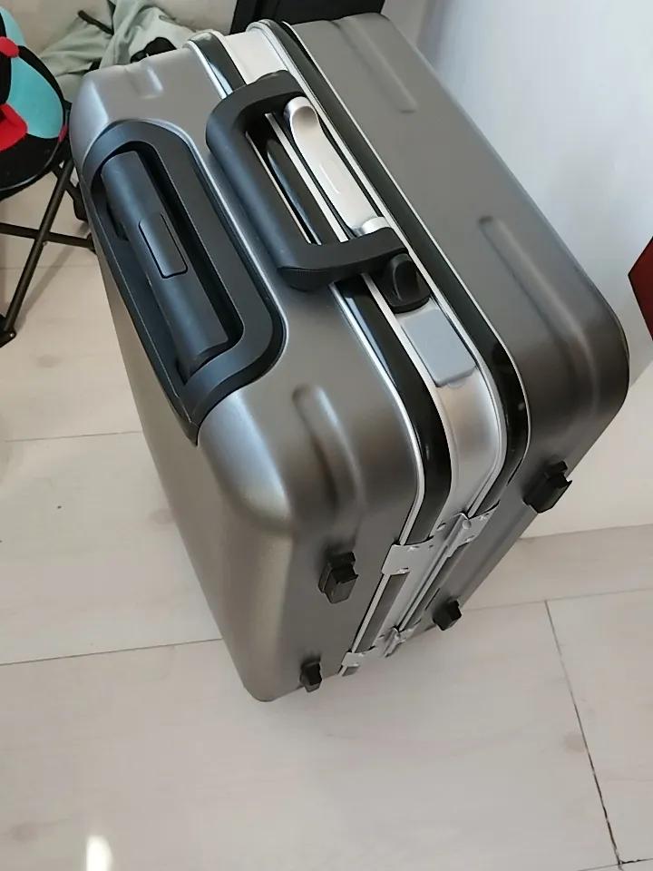 听说梨花都开了，老公就想出去看看，拍拍梨花。

他喜欢摄影，乐意拍照，尤其喜欢拍