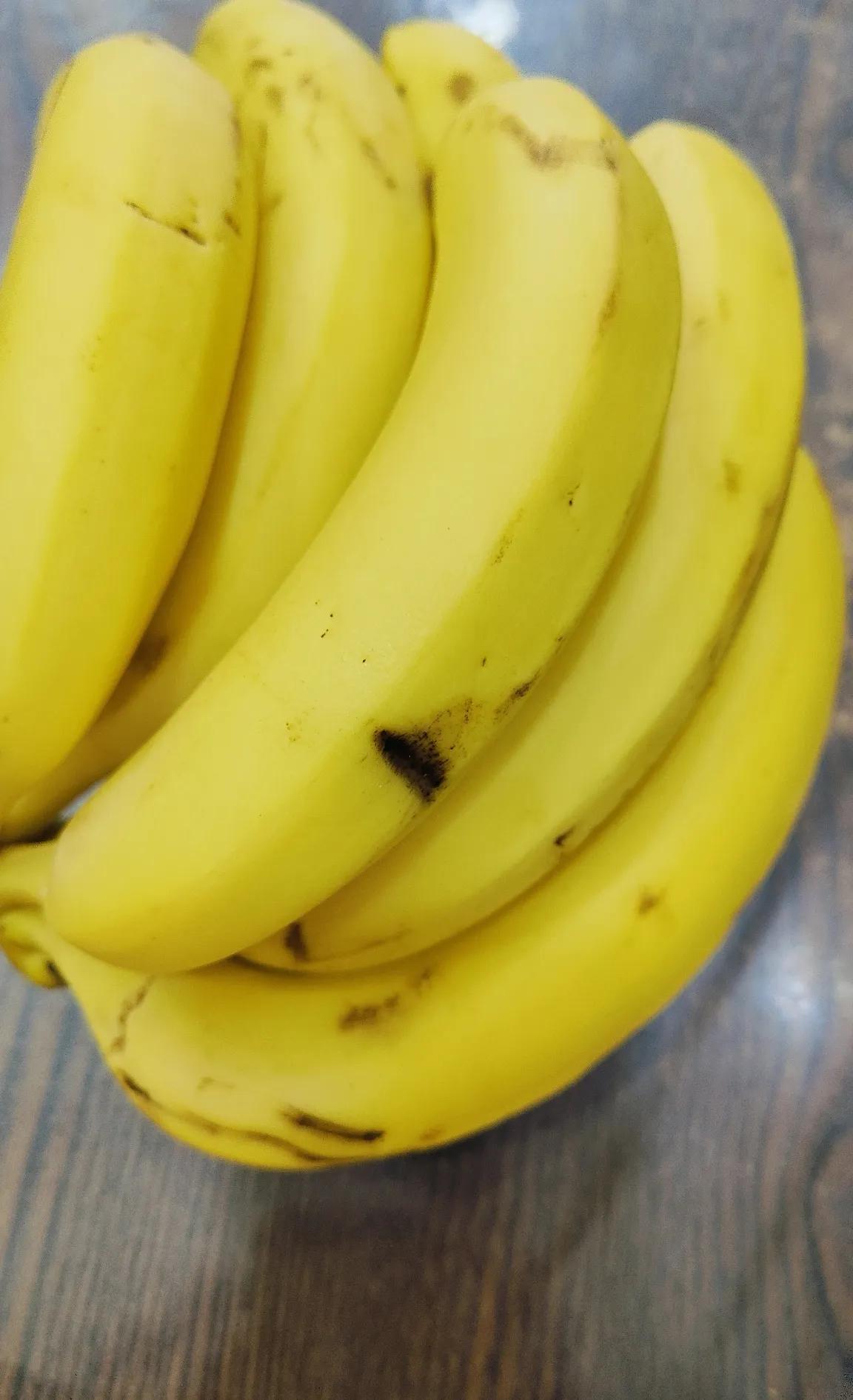 香蕉今年真便宜啊！1.28一斤，5块钱买一大兜子！

我本来就喜欢吃香蕉，每天上