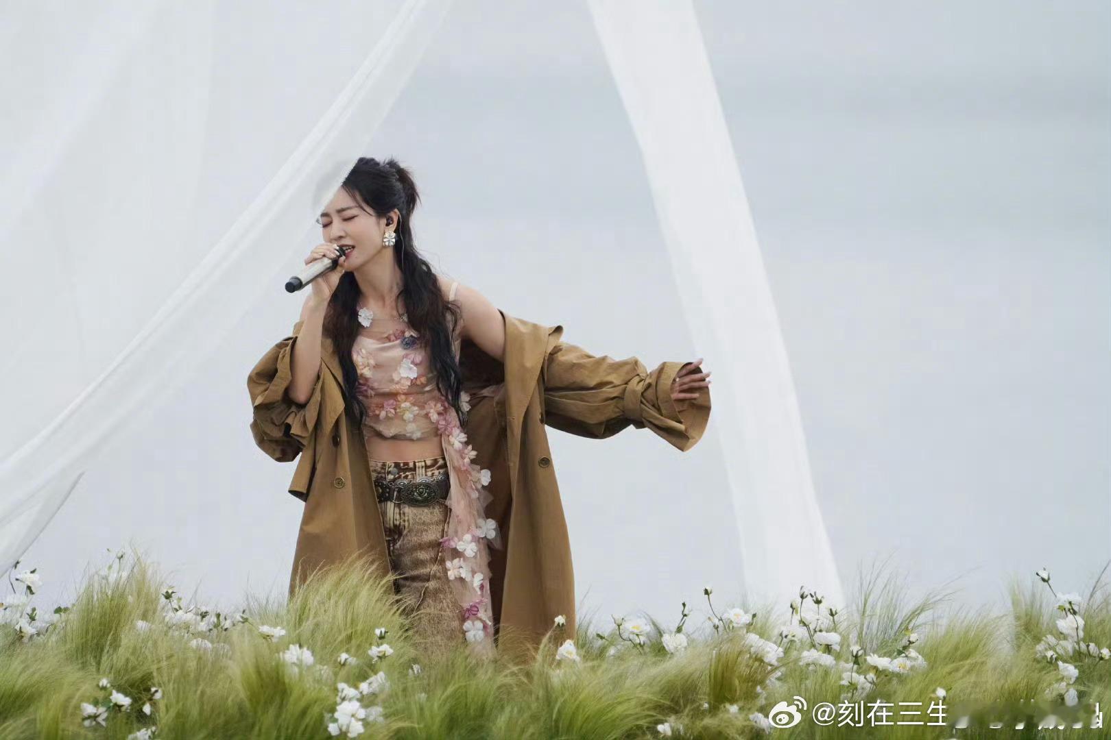 李晟大家不要熬夜给我投票了李晟心疼大家，心疼粉丝，大家不要熬夜给我投票了。真的是