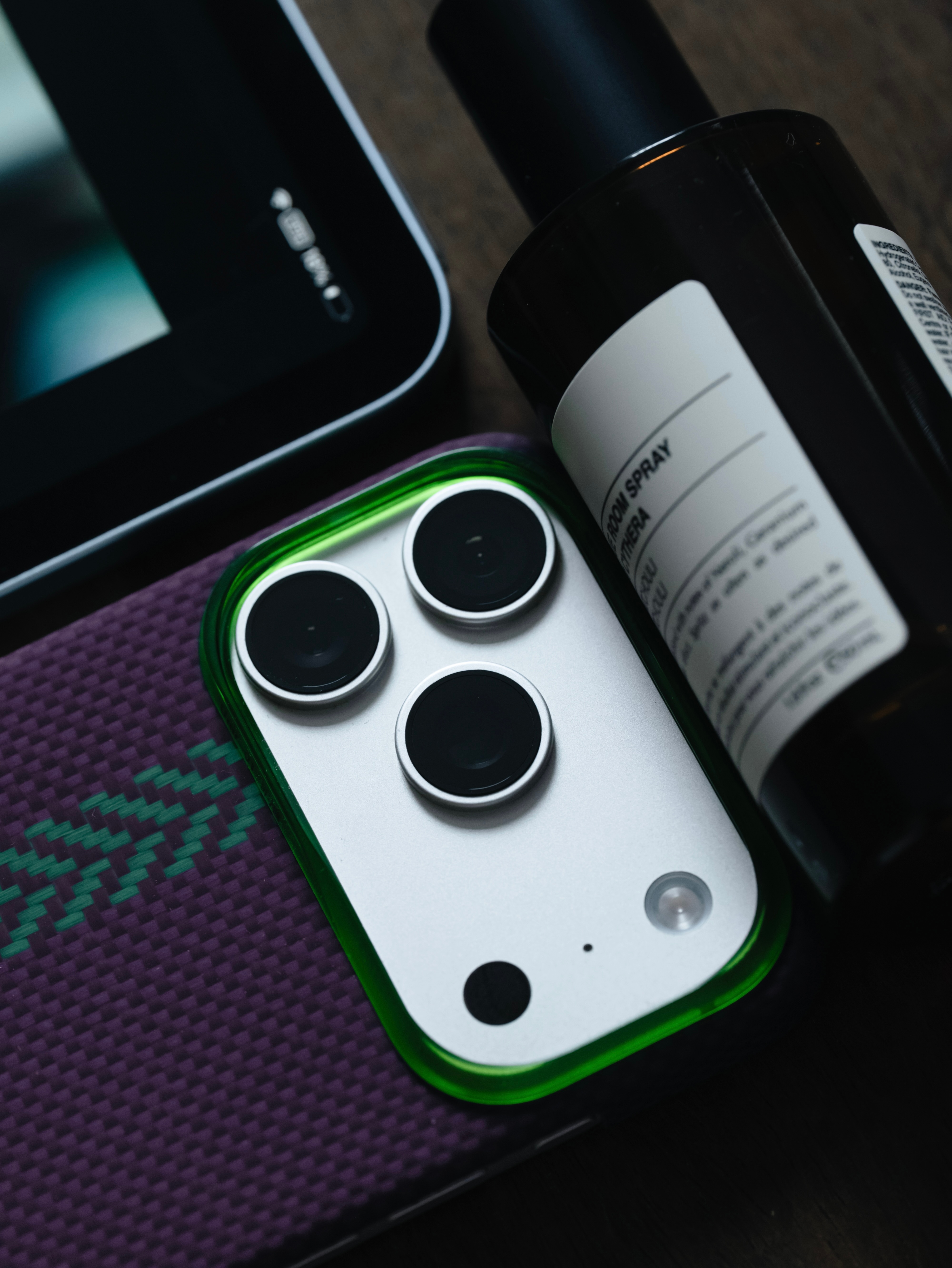 日常开箱｜iPhone 17 Pro 新壳切尔诺贝利·初号机紫色和绿色的组合，好