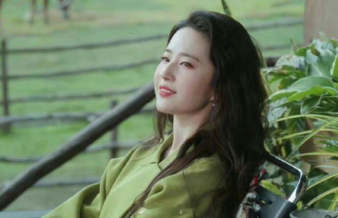 玫瑰的选择。为了溥家明，放弃了女儿抚养权，女主真的在人生的每个阶段该放弃的不放弃