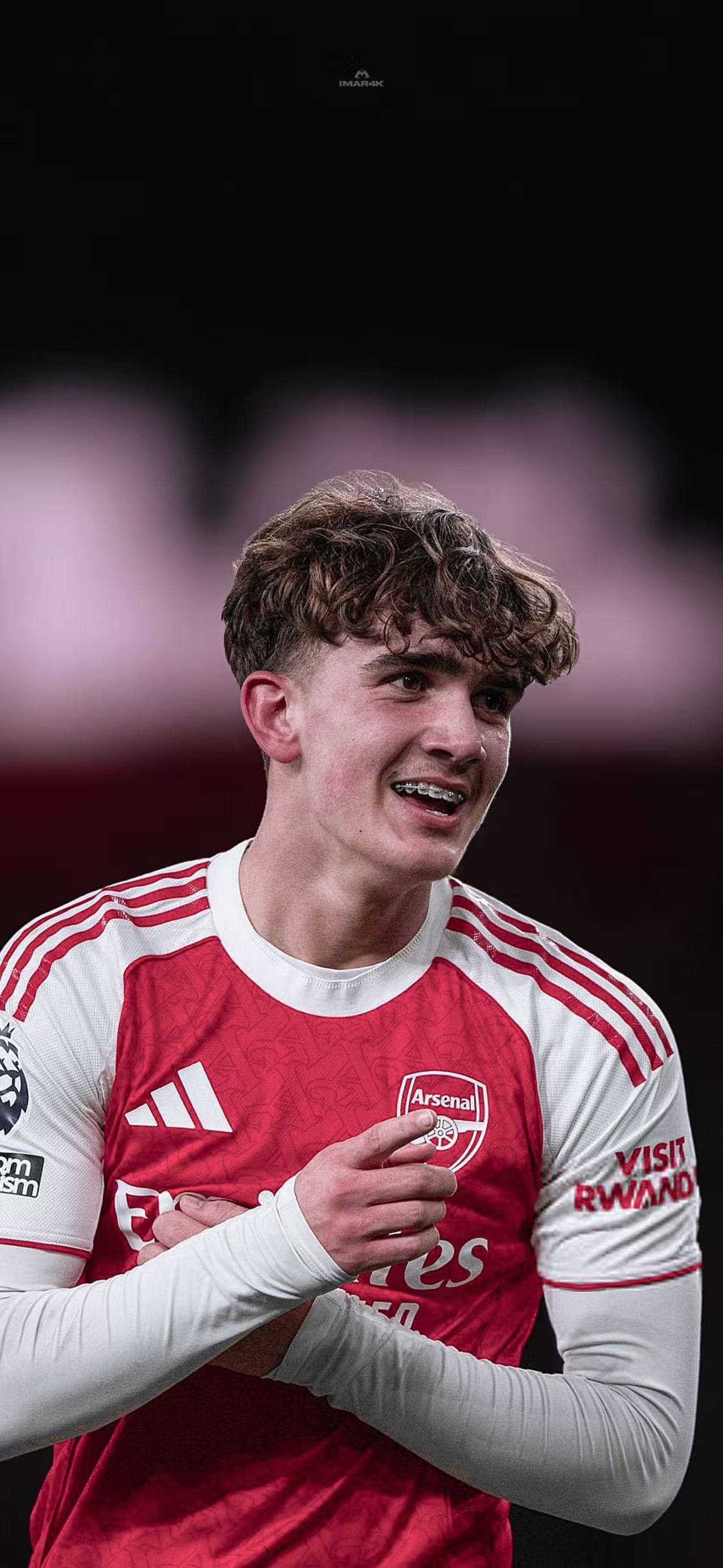 让Gemini生成的赞美道曼的现代短诗：👇🏻👇🏻👇🏻👇🏻他是掠过