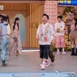 檀健次杨迪笑到头掉了你好星期六檀健次幽默感藏得很深，和杨迪一起时完全释放，俩人你