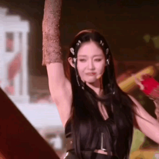 万千惠有一种蓝盈莹的野性劲儿 初舞台《暗香》一开口我就知道这姐不简单，膝盖缠着护